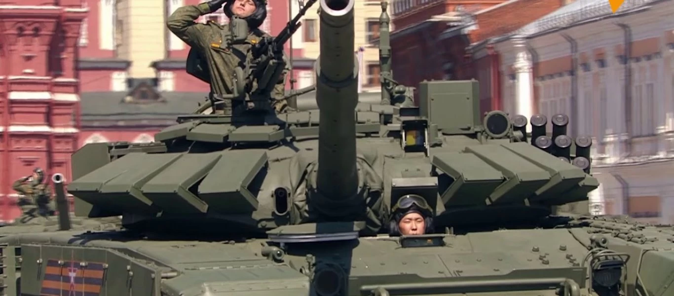 234 άρματα και τεθωρακισμένα κάνουν την Κόκκινη Πλατεία της Μόσχας να σείεται (βίντεο)